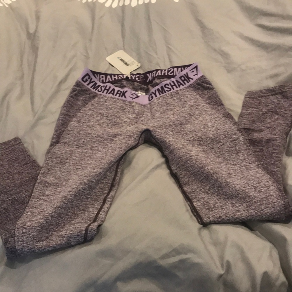 Gym shark leggings